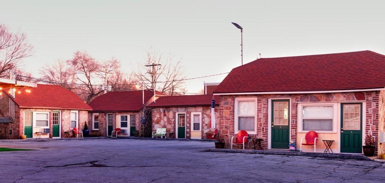Motel Rockwood Motor Court *