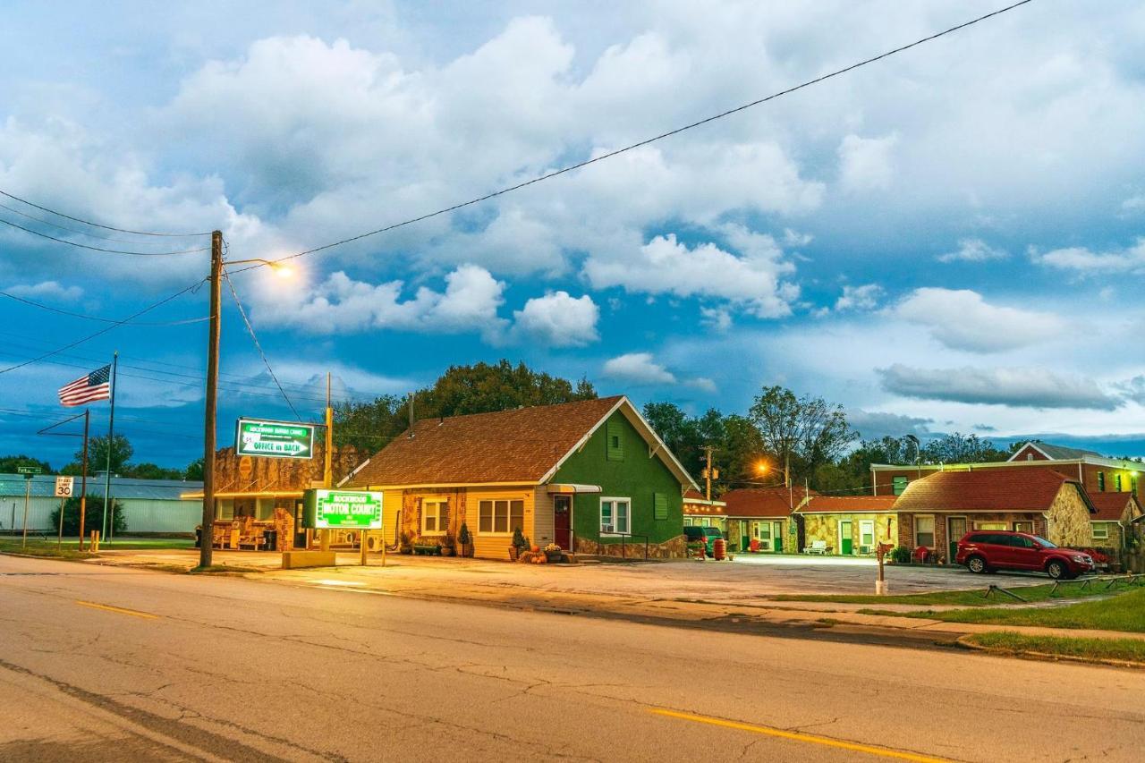 Rockwood Motor Court Motel *