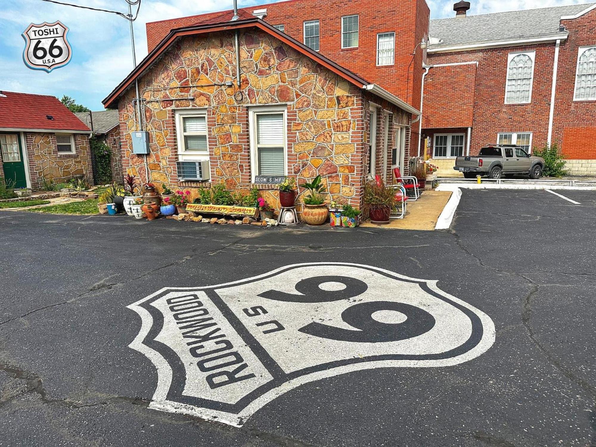 Rockwood Motor Court Motel *